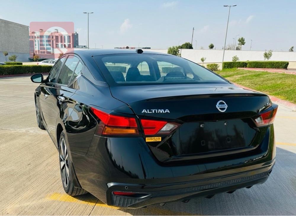 نيسان ألتيما